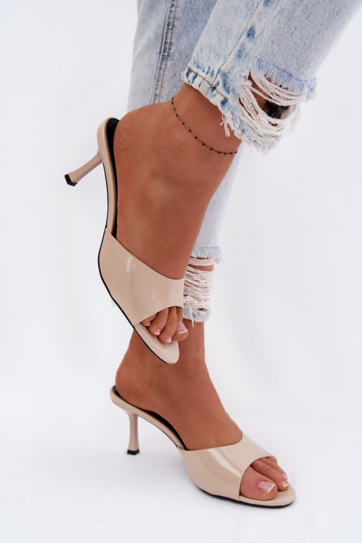 su lako efektu ŠlepetėssuImitacji Skóry su plonais kulniukais smėlio spalvos Melissea