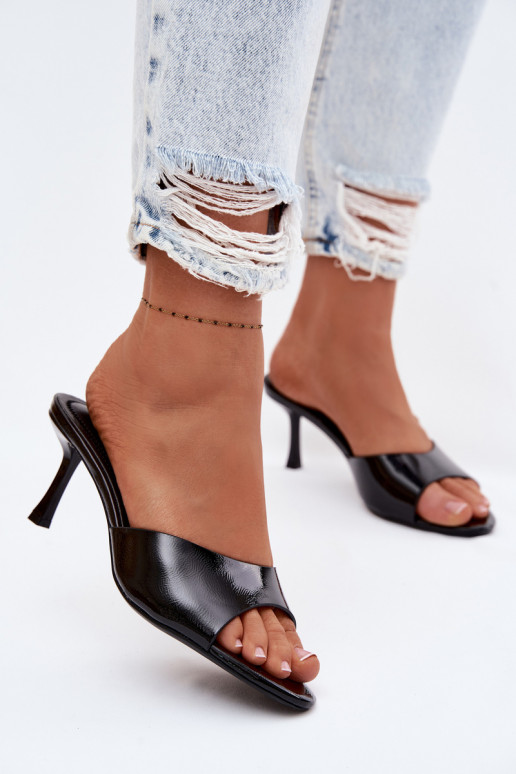 su lako efektu ŠlepetėssuImitacji Skóry su plonais kulniukais juodos spalvos Melissea