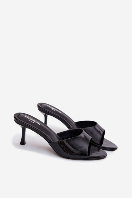 su lako efektu ŠlepetėssuImitacji Skóry su plonais kulniukais juodos spalvos Melissea