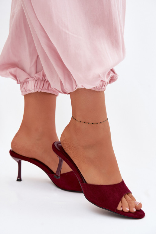 ŠlepetėssuImitacji iš zomšosu su plonais kulniukais bordo spalvos Melissea