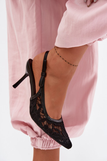 Moteriškos basutės su plonais kulniukais su nėriniais juodos spalvos Pelivelle