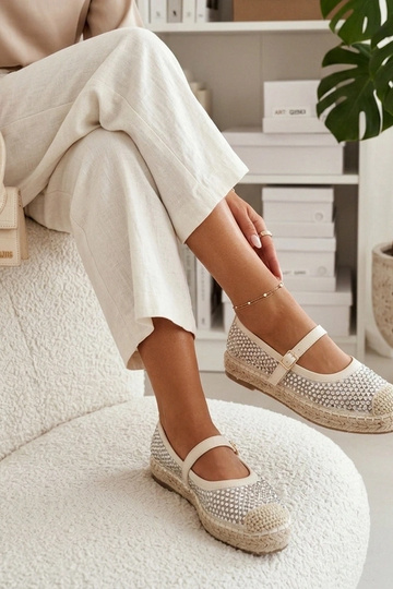 Smėlio spalvos espadrilės...