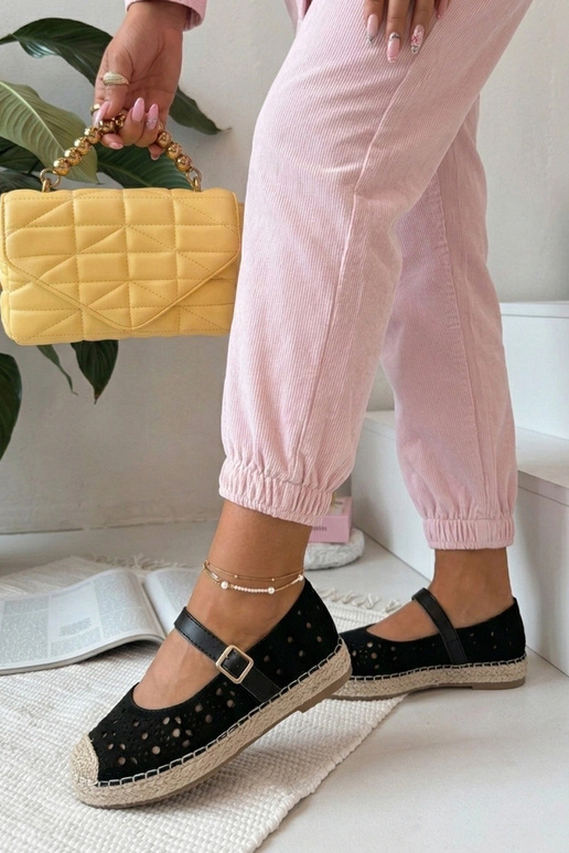 Juodos ažūrinės espadrilės ant...