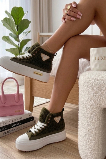 Žali pūkuoti sportbačiai su... 2