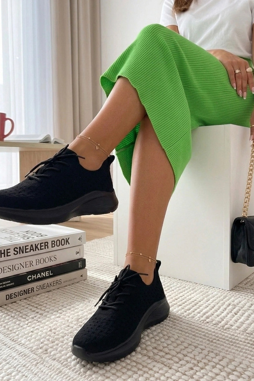 Juodi lengvi ažūriniai sportbačiai Luna