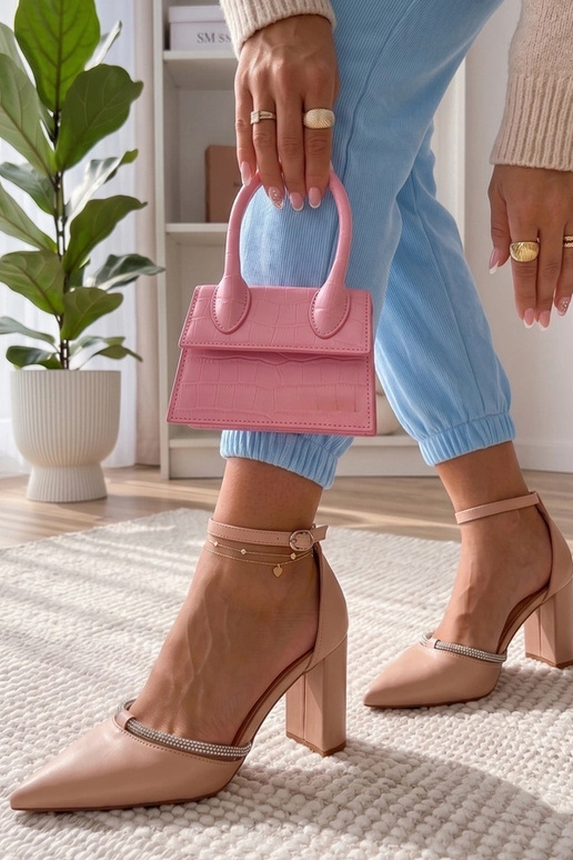 Smėlio spalvos bateliai su cirkoniais...