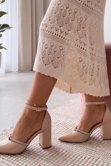 Smėlio spalvos lakuoti... 2