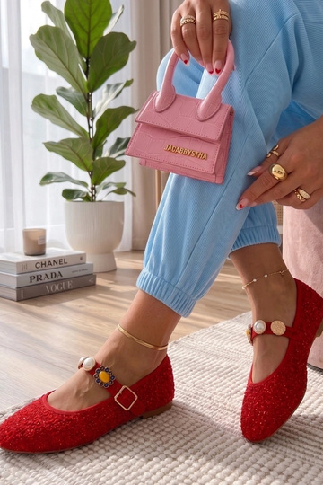 Raudoni balerinos su...