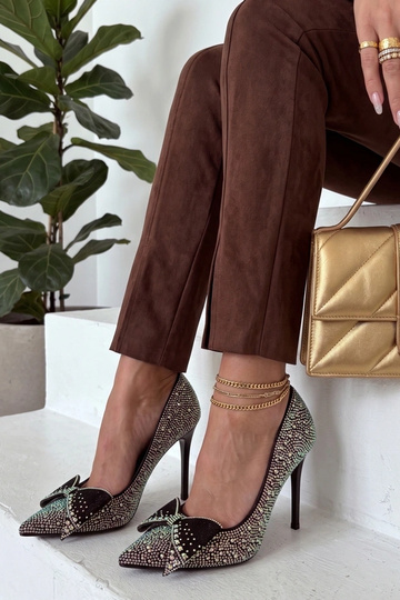 Juodi aukštakulniai su...