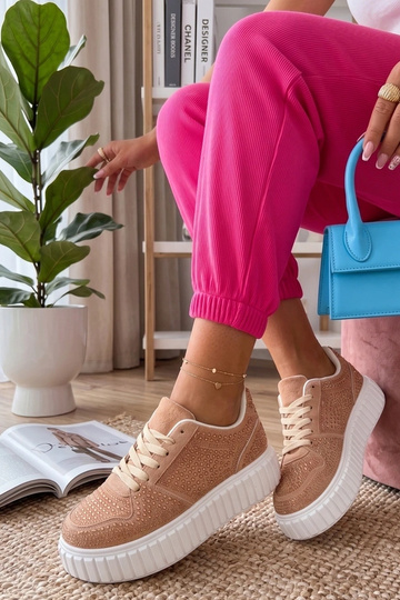 Smėlio spalvos sportbačiai...