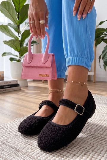 Juodi kailiuoti balerinos...