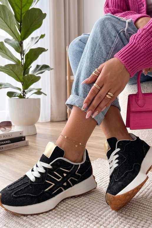 Juodi džinsiniai sportbačiai...