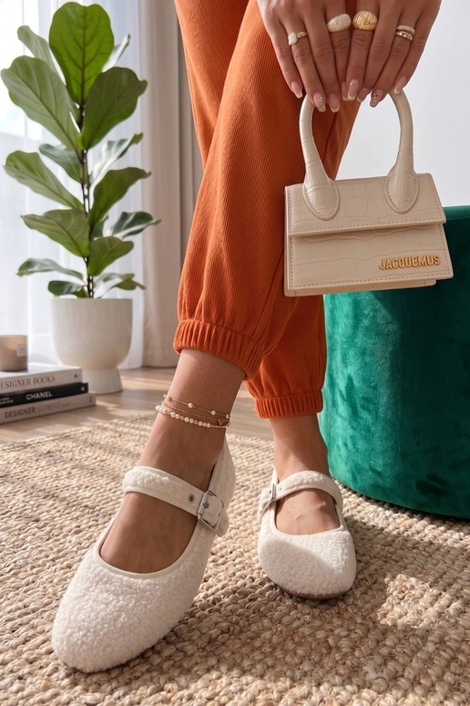 Baltos kailiuotos balerinės su...