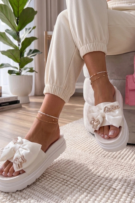 Białe Klapki Na Platformie Z Kokardą...