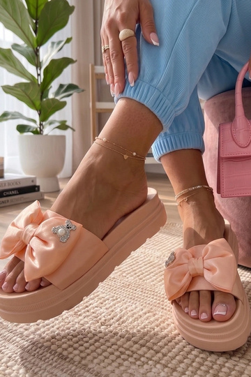 Różowe Klapki Na Platformie...