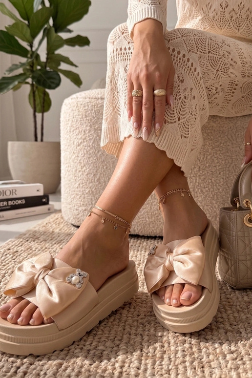 Beżowe Klapki Na Platformie Z Kokardą...