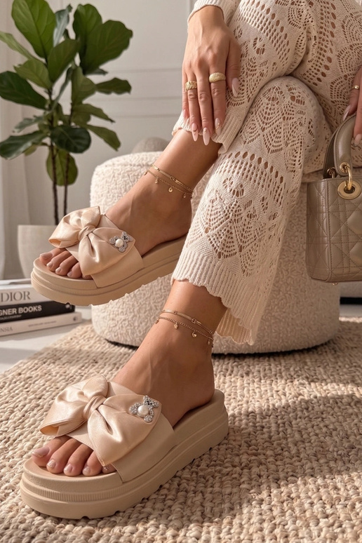 Beżowe Klapki Na Platformie Z Kokardą...