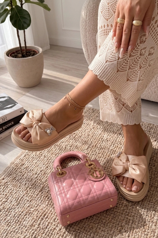 Beżowe Klapki Na Platformie Z Kokardą...