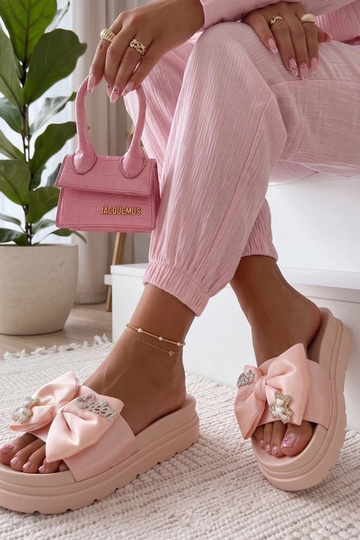 Rožinės spalvos klumpės ant... 2