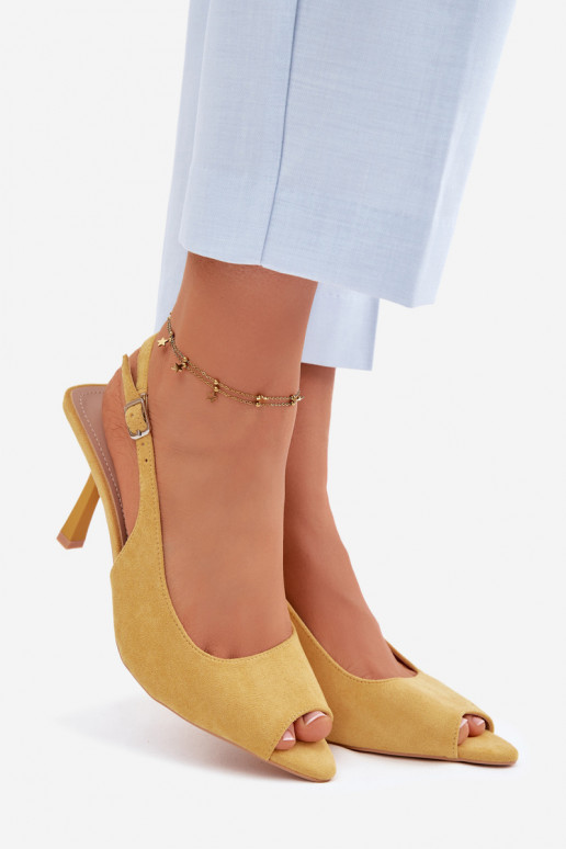 Moteriškos basutės su plonais kulniukais iš dirbtinio zomšo geltonos spalvos Sevina