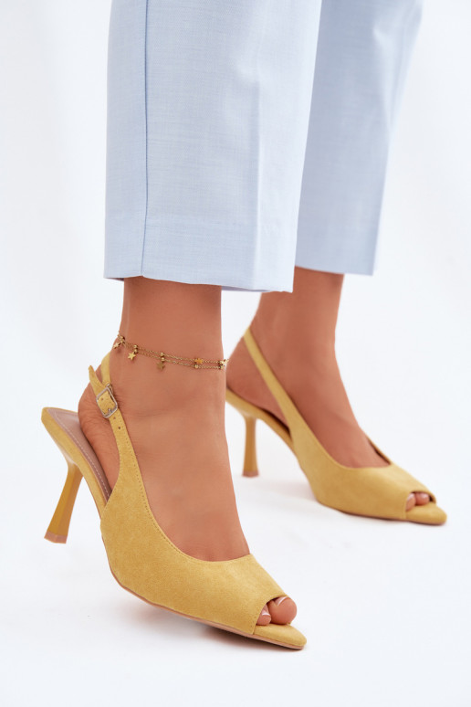 Moteriškos basutės su plonais kulniukais iš dirbtinio zomšo geltonos spalvos Sevina