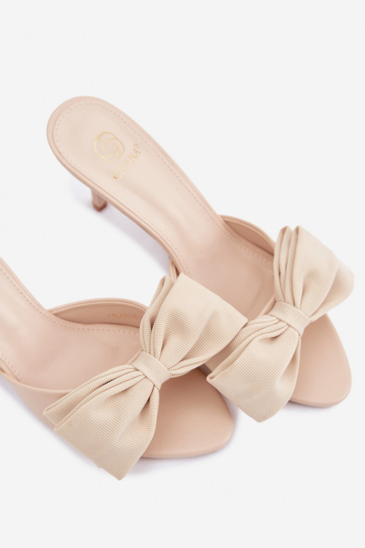 Moteriškos šlepetės su plonais kulniukais ir kaspinais smėlio spalvos Jelessa