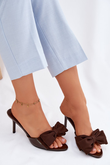 Moteriškos šlepetės su plonais kulniukais ir kaspinais šokolado spalvos Jelessa