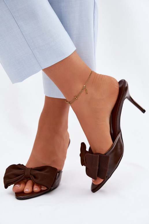 Moteriškos šlepetės su plonais kulniukais ir kaspinais šokolado spalvos Jelessa