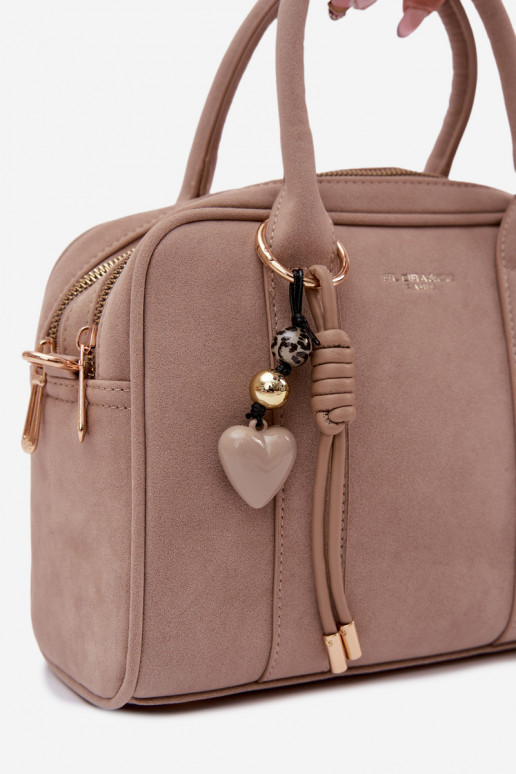 Rankinė Typu Bagažinė iš eko zomšosoĮasuBrelokiem dramblio kaulo spalvos Sorielle