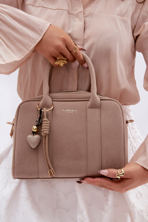 Rankinė Typu Bagažinė iš eko zomšosoĮasuBrelokiem dramblio kaulo spalvos Sorielle