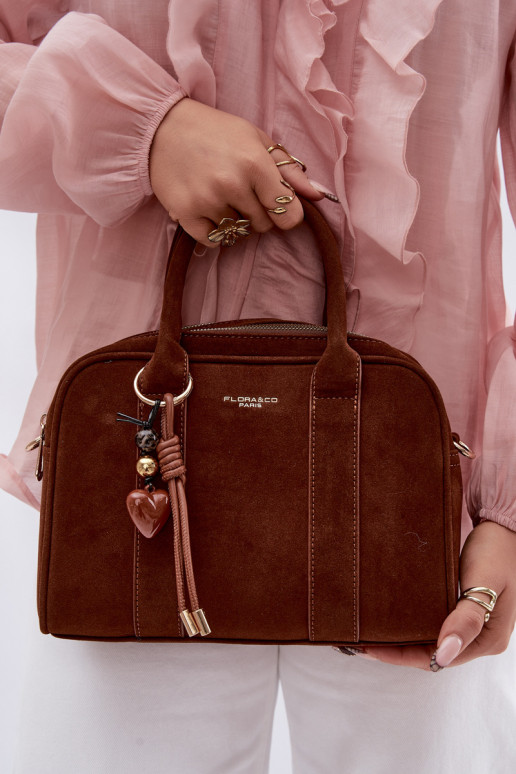 Rankinė Typu Bagažinė iš eko zomšosoĮasuBrelokiem rudos spalvos Sorielle