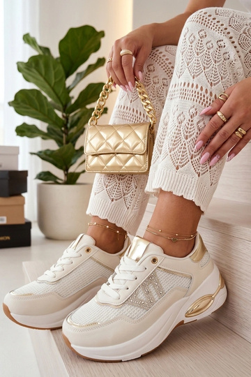 Smėlio spalvos sportbačiai...