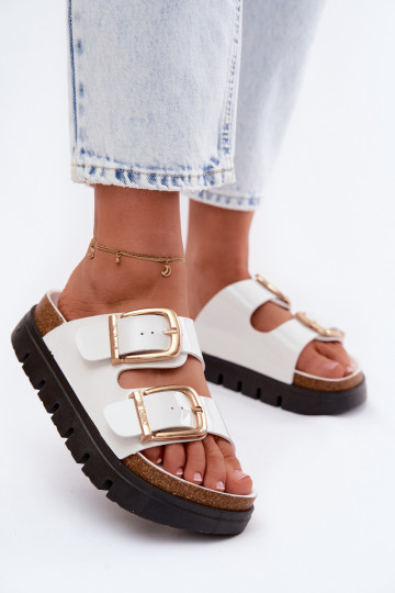 su lako efektu Moteriškos šlepetės su platforma Ze aukso spalvosmi su sagtimismi Lee Cooper LCIN-26-35-4460L baltos spalvos