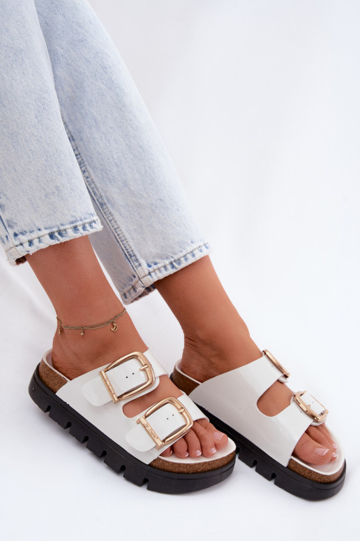 su lako efektu Moteriškos šlepetės su platforma Ze aukso spalvosmi su sagtimismi Lee Cooper LCIN-26-35-4460L baltos spalvos