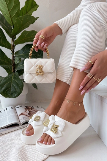 Baltos šlepetės ant... 2