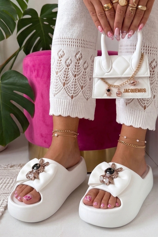 Baltos šlepetės ant platformos su...