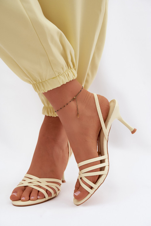 Moteriškos basutės su plonais kulniukais su juostelėmis geltonos spalvos Velivelle