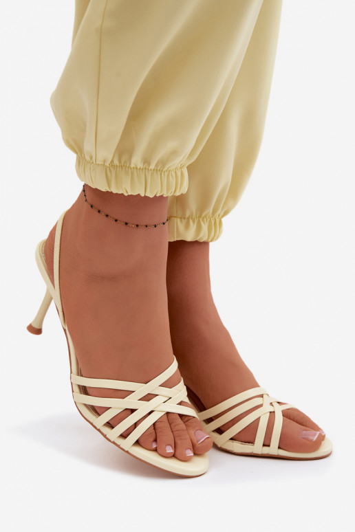 Moteriškos basutės su plonais kulniukais su juostelėmis geltonos spalvos Velivelle