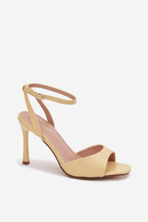 Moteriškos basutės su plonais kulniukaissuImitacji Skóry geltonos spalvos Olissey