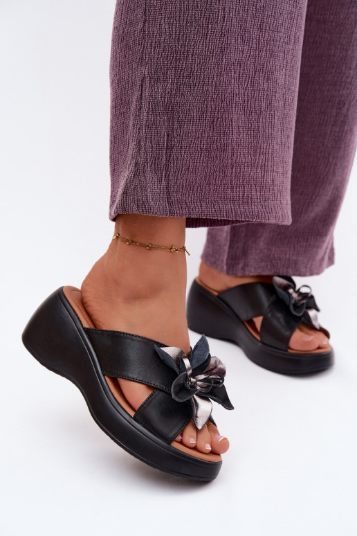 Odinės šlepetės su platforma Su puošniais Gėlė Vinceza 41511 juodos spalvos