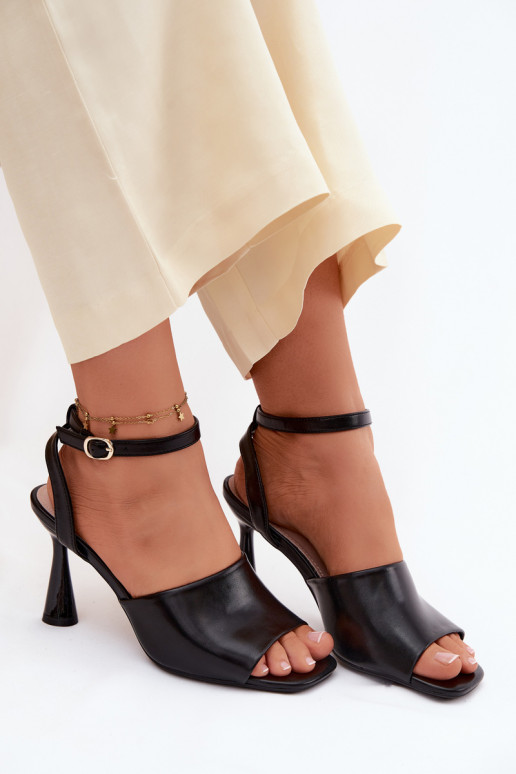 Moteriškos basutės su kulniukais Vinceza 62297 juodos spalvos