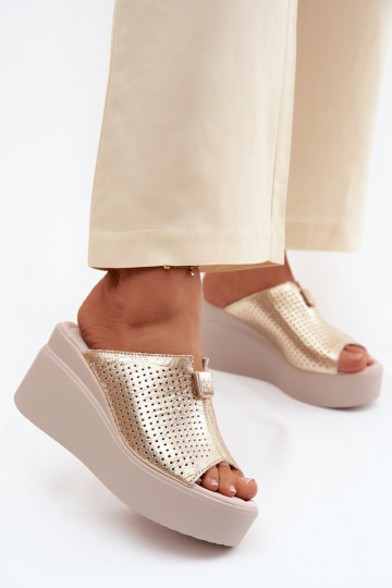 Moteriškos šlepetėssuĮjungtaturalnej Skóry su platforma Vinceza 95392 aukso spalvos