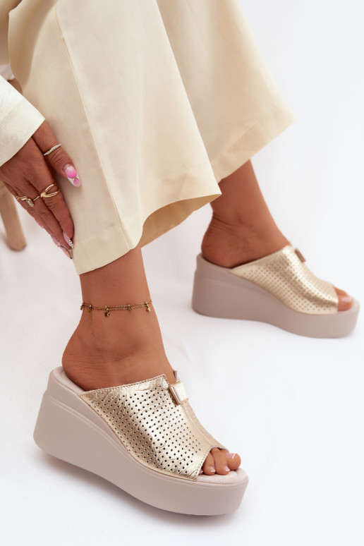 Moteriškos šlepetėssuĮjungtaturalnej Skóry su platforma Vinceza 95392 aukso spalvos