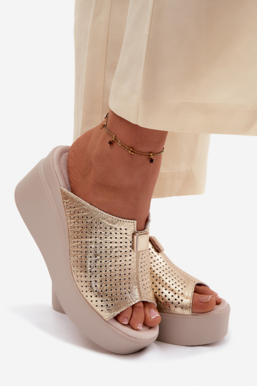 Moteriškos šlepetėssuĮjungtaturalnej Skóry su platforma Vinceza 95392 aukso spalvos