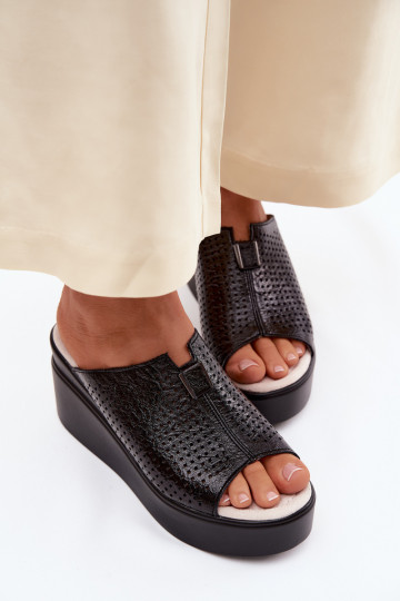 Moteriškos šlepetėssuĮjungtaturalnej Skóry su platforma Vinceza 95392 juodos spalvos