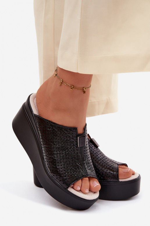 Moteriškos šlepetėssuĮjungtaturalnej Skóry su platforma Vinceza 95392 juodos spalvos