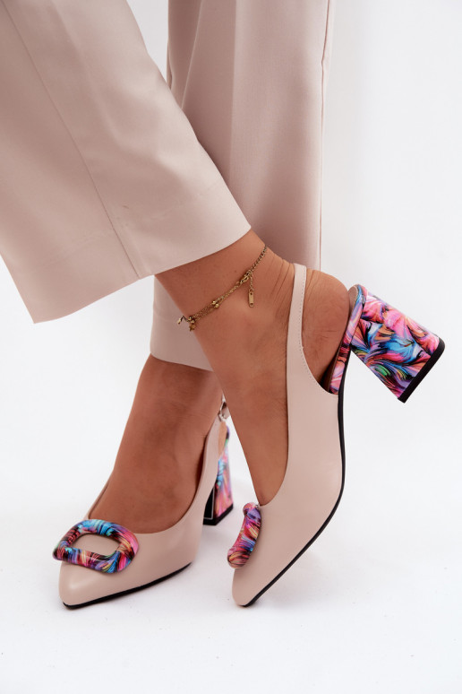 Moteriškos aukštakulnės basutėssuDekoracyjną su sagtimis Vinceza 62289 smėlio spalvos