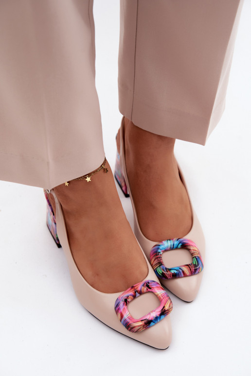 Moteriškos aukštakulnės basutėssuDekoracyjną su sagtimis Vinceza 62289 smėlio spalvos