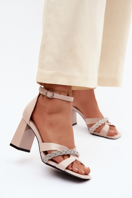 Moteriškos basutės su kulniukais Įrašas Pasek su tviskančiomis akutėmis Vinceza 62298 smėlio spalvos