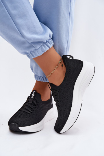  sportiniai bateliai Sneakers modelio batai Moteriškas Įsispiriamo modelio Kobbo 102425 juodos spalvos